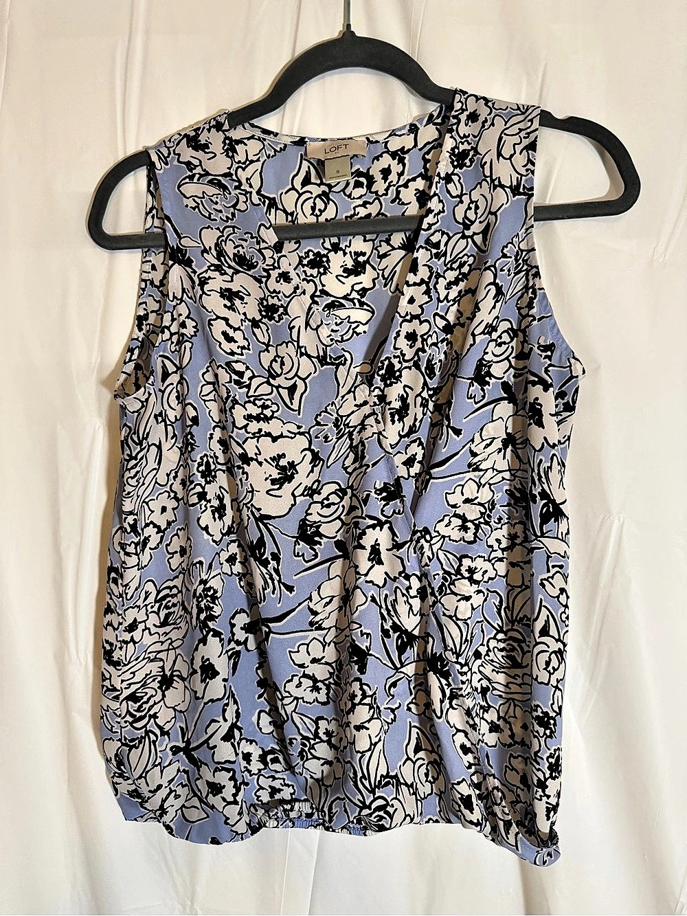 LOFT Floral Sleeveless Blouse in Blue & Black Size Small Like New